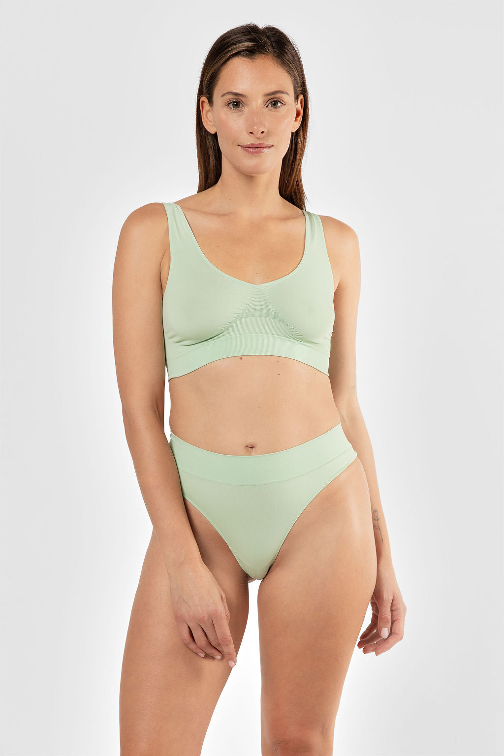 Essentials tank bra Matcha