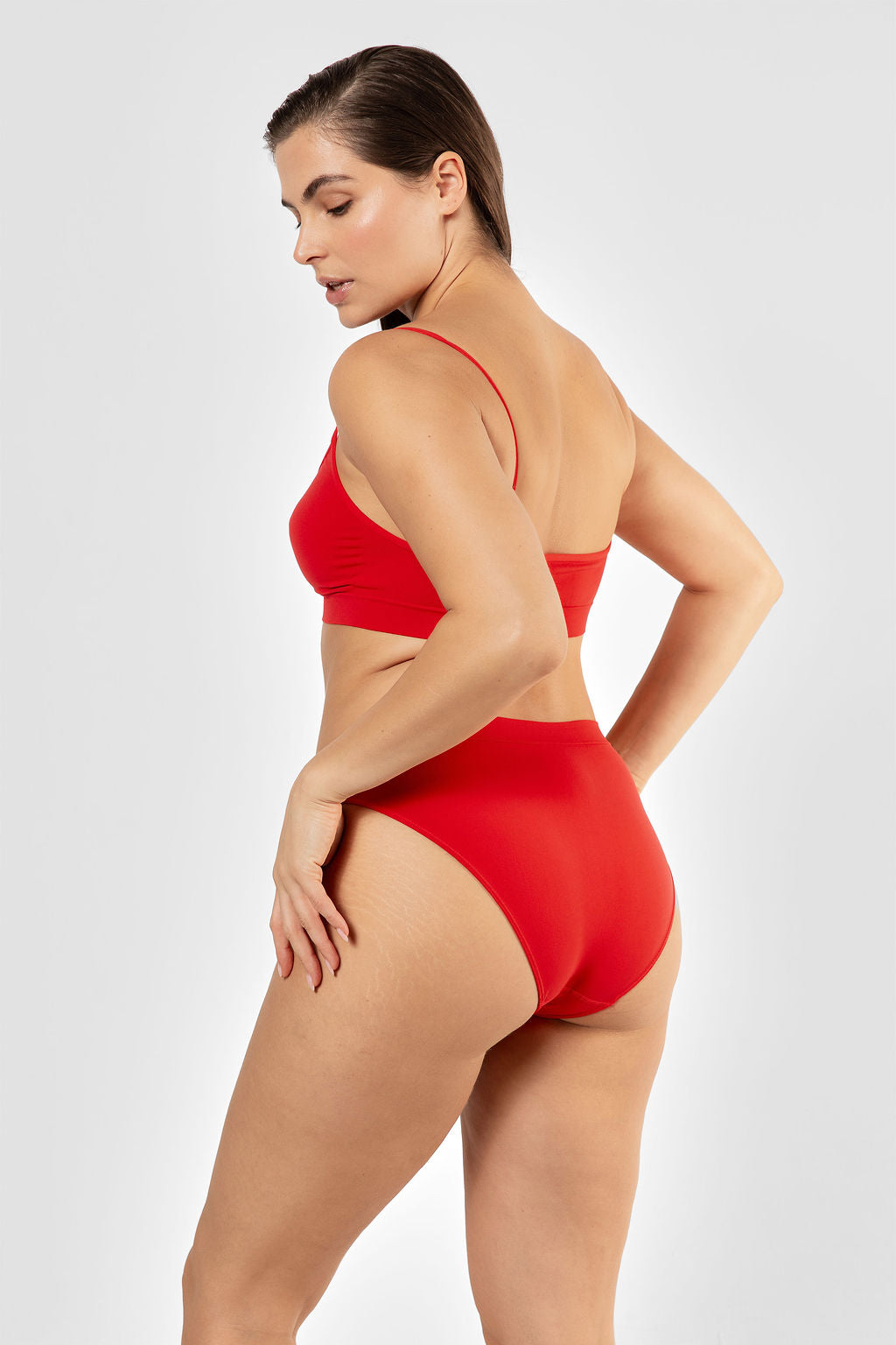 Essentials brief Red